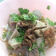 เมนูของร้าน ลูกชิ้นชุมพล นครราชสีมา