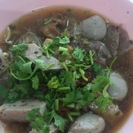 เมนูของร้าน ลูกชิ้นชุมพล นครราชสีมา