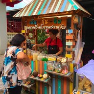 หน้าร้าน เดิน-กิน-ติม ตลาดจีนโบราณชากแง้ว