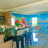 Pipooh Coffee Bar & Restaurant