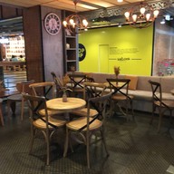 บรรยากาศ Holy crepe The Street Rachada