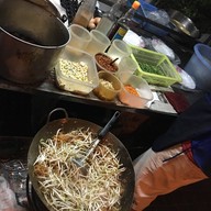 บรรยากาศ ผัดไทยยายแดง (เตาถ่าน)