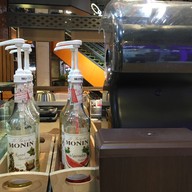 บรรยากาศ Holy crepe The Street Rachada