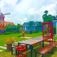 Pipooh Coffee Bar & Restaurant