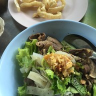 เมนูของร้าน ก๋วยเตี๋ยวเฮียตี๋น้อย เนินมะกอก