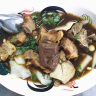 เมนูของร้าน ก๋วยเตี๋ยวลูกชิ้นปลานายใบ้ บางเขน