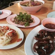 ลาบร้อยเอ็ดจิ้มจุ่ม