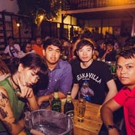 บรรยากาศ ถวิล แปลว่า คิดถึง