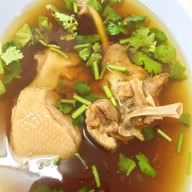 เมนูของร้าน ก๋วยเตี๋ยวเป็ดตุ๋นนายปิว หัวหิน