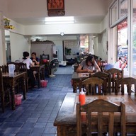 บรรยากาศ บัวสุวรรณ ราดหน้ายอดผัก