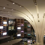 บรรยากาศ Dfs Wine And Spirits Duplex Changi T2 : Singapore