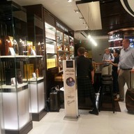 บรรยากาศ Dfs Wine And Spirits Duplex Changi T2 : Singapore
