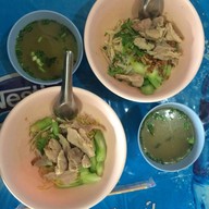 นายเชวงก๋วยเตี๋ยว (ลูกชิ้นหมูท่าตะโก)