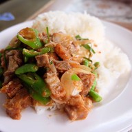 เมนูของร้าน บัวสุวรรณ ราดหน้ายอดผัก