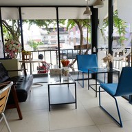 บรรยากาศ Half n' Half