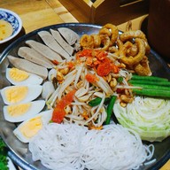 เมนูของร้าน ข้าวหอม หมูทอด ใบกะเพรา วังหลัง
