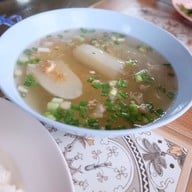 เมนูของร้าน บัวสุวรรณ ราดหน้ายอดผัก