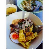 ก๋วยเตี๋ยวต้มยำไข่