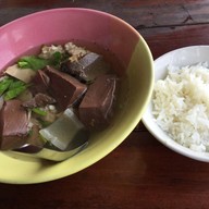 เมนูของร้าน ร่มฉัตร ต้มเลือดหมู