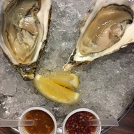 Bélon Oyster & Raw Bar Seen Space