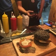 หน้าร้าน Burger Bravo 2