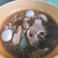 เมนูของร้าน กลางไร่ ก๋วยเตี๋ยวดงมูลเหล็ก