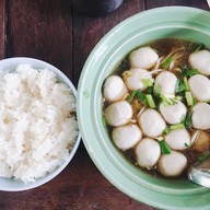 กลางไร่ ก๋วยเตี๋ยวดงมูลเหล็ก