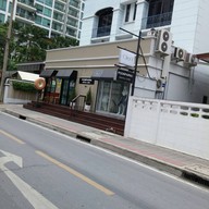 หน้าร้าน Feedpoint Cafe อโศก