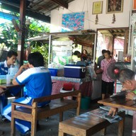 บ้านก๋วยเตี๋ยวแม่จงกล