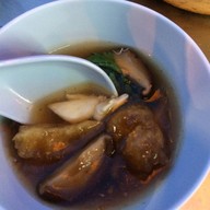 เมนูของร้าน หูฉลามน้ำแดงบรั่นดี น้องนิว เยาวราช