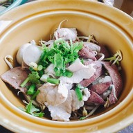 กลางไร่ ก๋วยเตี๋ยวดงมูลเหล็ก