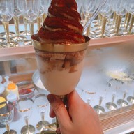 เมนูของร้าน Kiss The Tiramisu The Emqautier (the glass quartier)