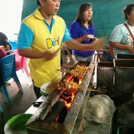 บรรยากาศ ลูกชิ้นปิ้ง ร้านน้องเปิ้ล