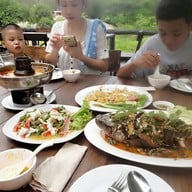 บ้านทิวสน