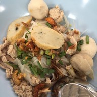 เมนูของร้าน ก๋วยเตี๋ยวคุณหล้า