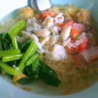 สหชัย บะหมี่เกี๊ยวปู หมูแดง