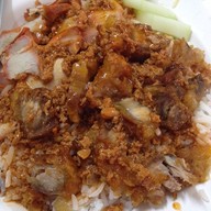 สหชัย บะหมี่เกี๊ยวปู หมูแดง