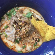 ก๋วยเตี๋ยวเก๊าสะเดา สันติธรรม