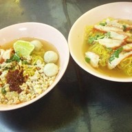 สหชัย บะหมี่เกี๊ยวปู หมูแดง