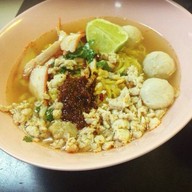 สหชัย บะหมี่เกี๊ยวปู หมูแดง