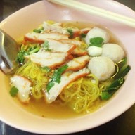 สหชัย บะหมี่เกี๊ยวปู หมูแดง