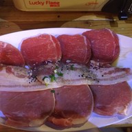 Hachi Shabu Jim Jaew ตลาดนัดกลางคืน โครงการเจเจกรีน