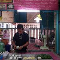 หน้าร้าน ขนมไทย แม่สมบูรณ์ วัดตะเคียน
