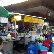 หน้าร้าน ข้าวมันไก่ตอน ดินแดง