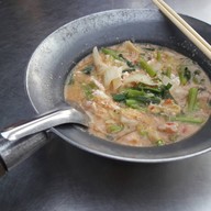 เมนูของร้าน สุกี้กระทะร้อน หน้าศาลชลบุรี