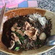 เมนูของร้าน ก๋วยเตี๋ยวเรือนายเอี่ยว