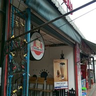 หน้าร้าน Charity ไก่ยักษ์ไซส์เท่าหน้า
