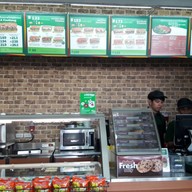 บรรยากาศ Subway อมาติโอ ชิลล์ ปาร์ค