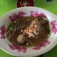 ก๋วยเตี๋ยวสถานีรถไฟลำพูน (เจ้าเก่า)