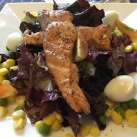 สลัดปลาแซลมอนราดน้ำสลัดงาญี่ปุ่น##1